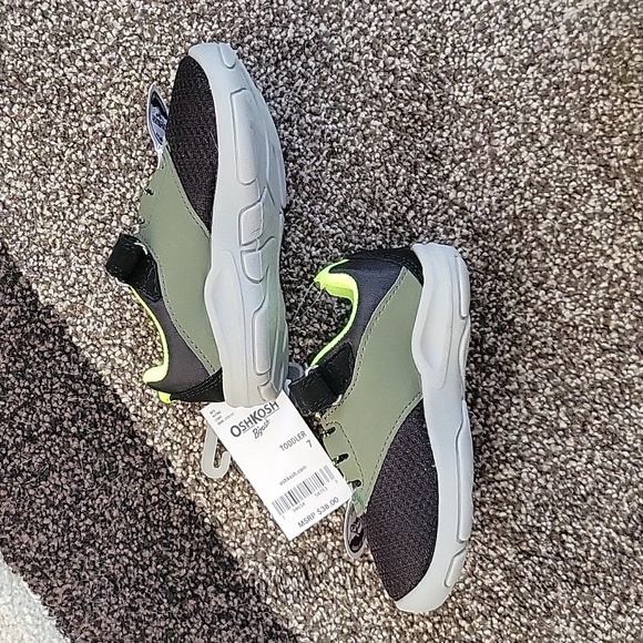 NEW OshKosh Everplay Sneakers - Toddler 7 - Picture 4 of 7